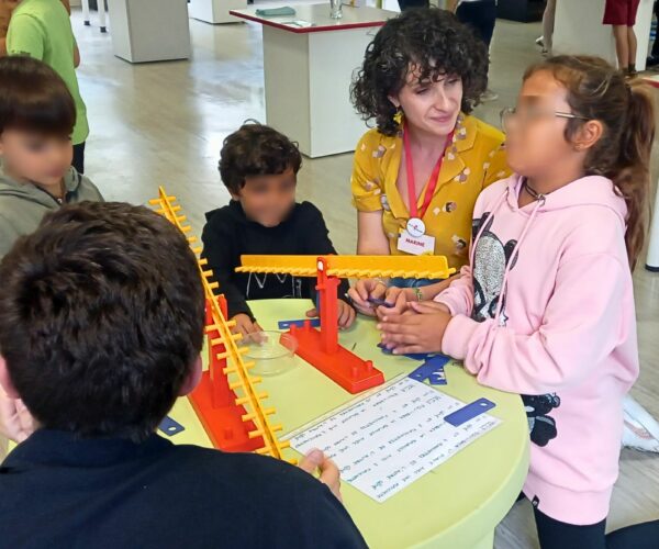 20231014 25 ans Vaulx_censored Marine, médiatrice scientifique à l'association EbulliScience