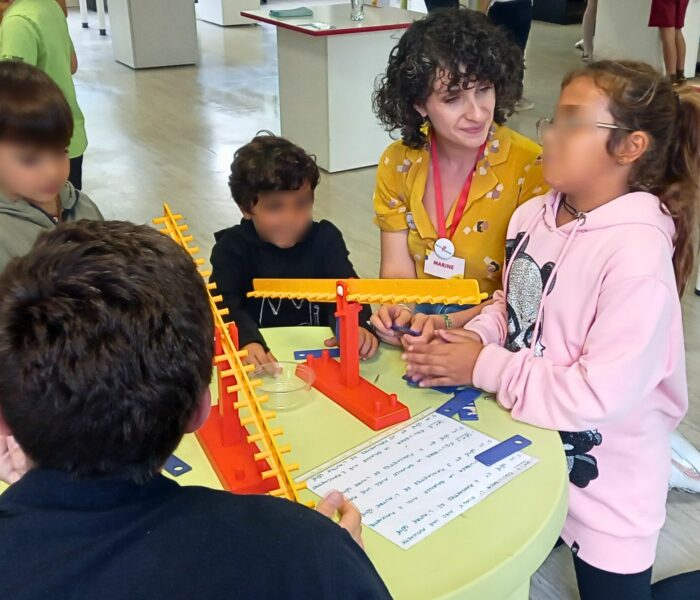 Marine, médiatrice scientifique à l'association EbulliScience